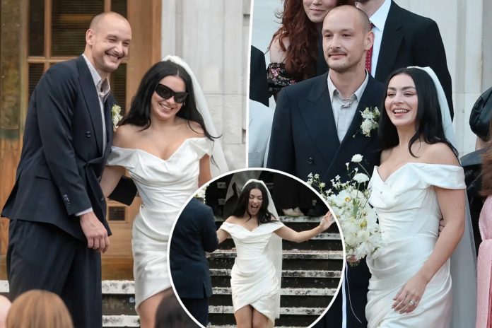 Foto: Charli XCX y George Daniel/ Cortesía