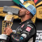 Foto:Bubba Wallace triunfa en Indianápolis /Cortesía