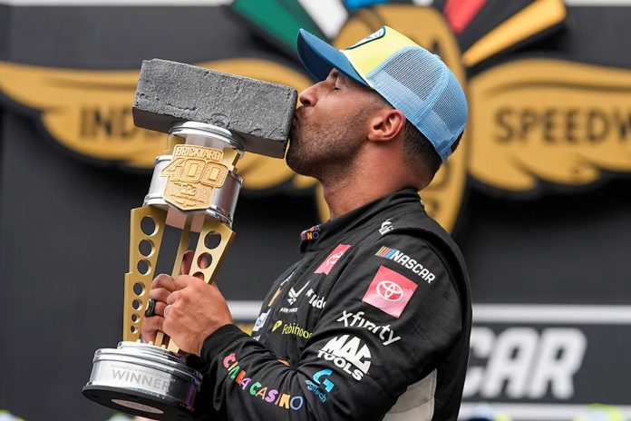 Foto:Bubba Wallace triunfa en Indianápolis /Cortesía