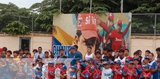 Foto: Atletas depositan flores en homenaje al Comandante Hugo Chávez en Nicaragua/TN8