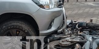 Foto: Vehículo estacionado cobra vida y choca con cinco vehículos/TN8