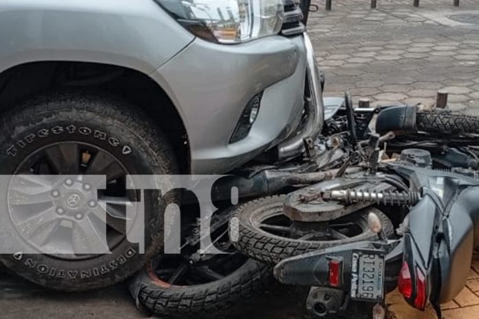 Foto: Vehículo estacionado cobra vida y choca con cinco vehículos/TN8 Foto: Vehículo estacionado cobra vida y choca con cinco vehículos/TN8