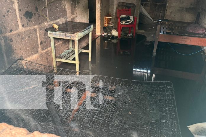 Foto: Fuego consume parte de vivienda en Juigalpa, Chontales/TN8