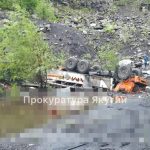 Accidente mortal en Rusia: Autobús cae a un abismo y deja 14 muertos Foto: Al menos 14 personas muertas tras volcar un autobús en Rusia /Cortesía