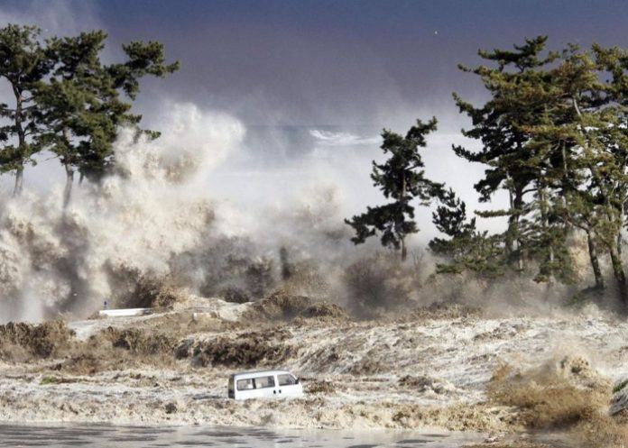 Foto: Erupción volcánica y tsunami /cortesía Foto: Erupción volcánica y tsunami /cortesía