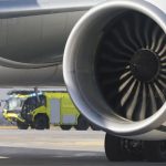 Tragedia en Italia: hombre muere al ser succionado por la turbina de un avión Foto: Muere succionado por la turbina de un avión en Italia /Cortesía