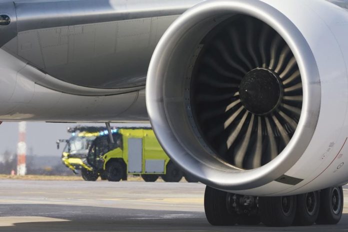 Foto: Muere succionado por la turbina de un avión en Italia /Cortesía Foto: Muere succionado por la turbina de un avión en Italia /Cortesía