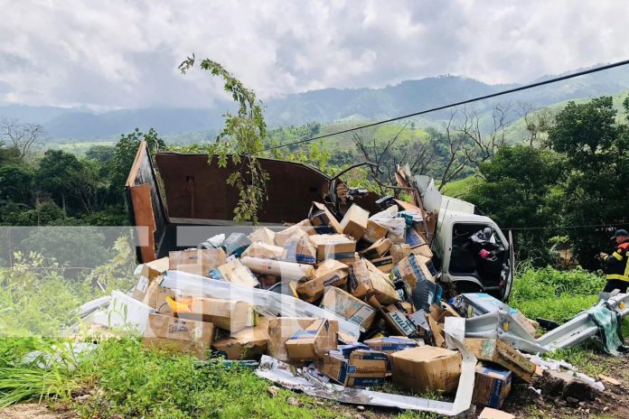 Foto: Sobreviven de milagro a brutal accidente en el Wale /TN8