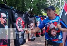 Foto: Venta de camisetas para celebrar el 46/19