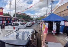 Caos vial en Managua por parqueos ilegales y negocios en las aceras Foto: Obstáculos en las vías, como sillas o cubos, son ilegales en Managua / TN8