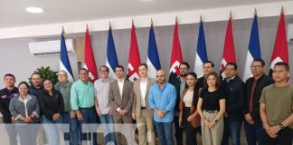 Foto: Coordinadores de medios con representantes de RT En Español / TN8