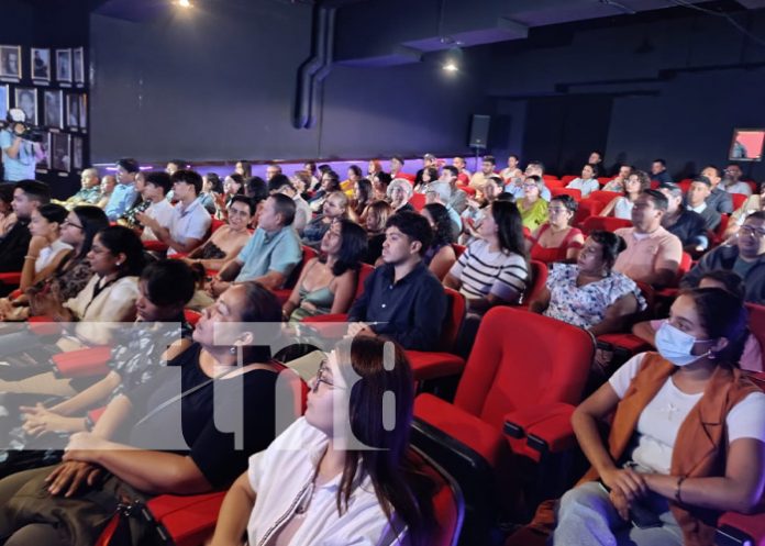 Foto: Finalización de cursos en temas digitales y redes sociales / TN8 Foto: Finalización de cursos en temas digitales y redes sociales / TN8