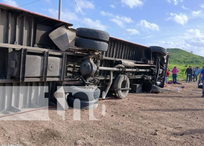 Foto: 30 lesionados por accidente con bus en Matagalpa / TN8