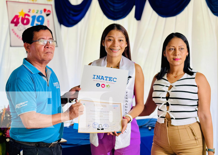 Foto: Entrega de títulos desde el Tecnológico de Chinandega / TN8