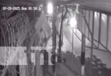 Cámaras captan asalto violento en el barrio Laureano Mairena, Managua (VIDEO) Foto: Asalto violento en Managua / TN8