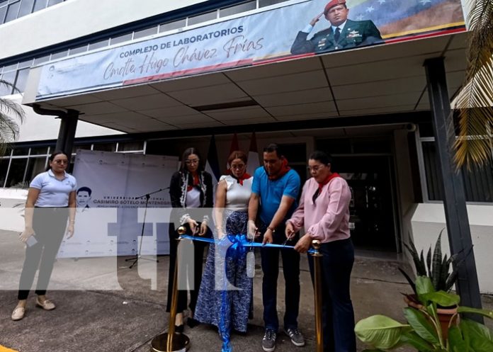 Foto: Inauguración de laboratorios en la Universidad Casimiro Sotelo en honor al Comandante Hugo Chávez / TN8