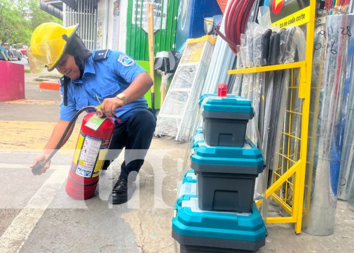 Foto: Inspección de bomberos en el Mercado Periférico / TN8 Foto: Inspección de bomberos en el Mercado Periférico / TN8