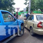Taxi vs camioneta: un giro mal calculado que acabó en otro accidente en Managua Foto: Imprudencia de taxi en Managua, Nicaragua, provoca accidente / TN8