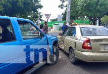 Foto: Imprudencia de taxi en Managua, Nicaragua, provoca accidente / TN8