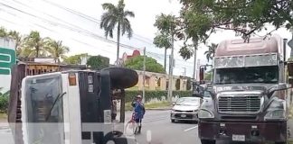 Foto: Vuelco de ambulancia en Managua / TN8