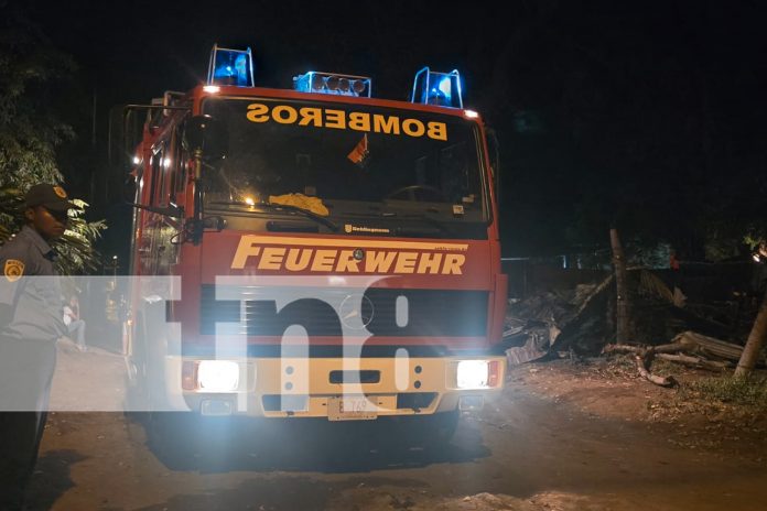1 Foto: Vivienda reducida a cenizas por presunto descuido con fogón en Managua/TN8