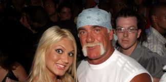 Foto: Brooke Hogan sobre su padre Hulk Hogan /cortesía
