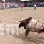 ¡Cornada brutal! Hombre queda al borde de la muerte en Managua Foto: Hombre ebrio entra a la barrera y casi muere en Managua/ TN8