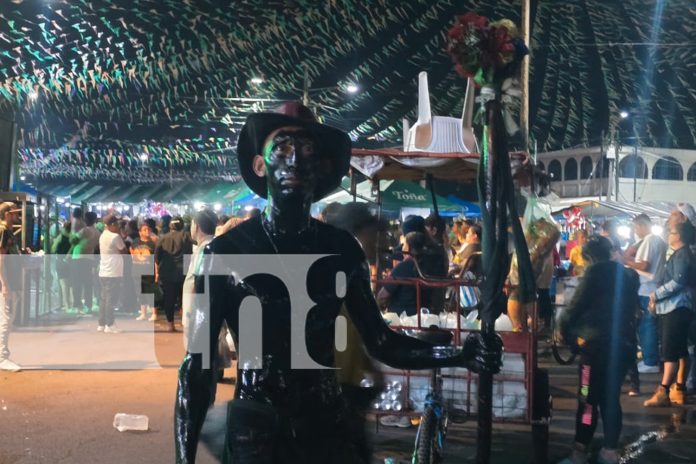 Foto: Chema Pelón cumple 50 años de promesa a Minguito con el tradicional Palo Lucio/TN8