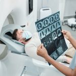 Estudio alerta sobre efecto negativo de la IA en colonoscopias Foto:Uso frecuente de IA en colonoscopias afecta habilidades médicas/Cortesía