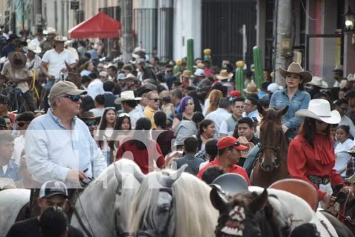 1 Foto: ¡Los ojos de Nicaragua puestos en Granada! Más de 100 mil personas en desfile hípico/TN8