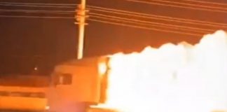 Foto:Camión incendiado provoca alarma al recorrer carretera/Cortesía