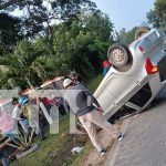 Jalapa: Conductora pierde el control por presencia de semovientes Foto: Conductora resulta ilesa tras aparatoso vuelco en Jalapa/TN8