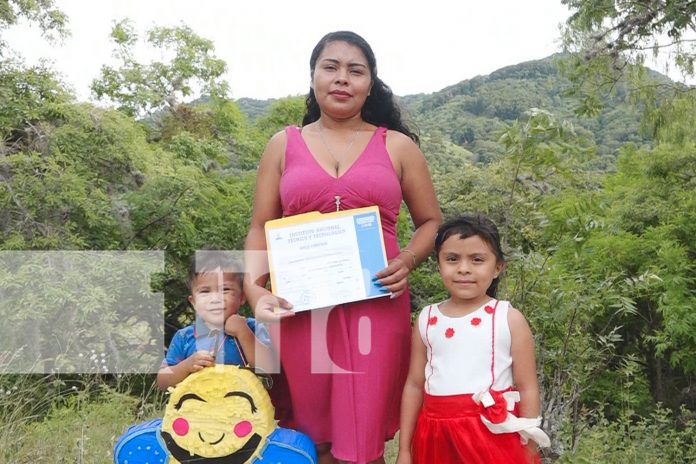 Foto: Somoto, adultos mayores reciben certificados tras cursos de piñatas/TN8 Foto: Somoto, adultos mayores reciben certificados tras cursos de piñatas/TN8