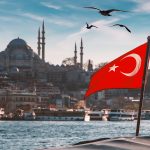 Turista enfrenta cargos por pole-dancing sobre bandera en Turquía Foto:Pole-dancing frente a bandera nacional genera polémica legal en Turquía/Cortesía