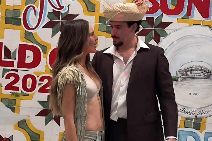 1 Foto:Bad Bunny dedica “Perro negro” a Belinda frente a todos/Cortesía