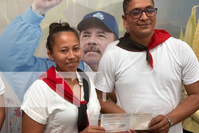 Foto: Juigalpa entrega becas estudiantiles en la UNA/TN8 Foto: Juigalpa entrega becas estudiantiles en la UNA/TN8