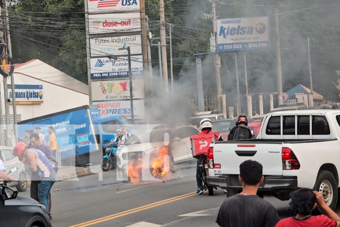 Foto: Motocicleta calcinada y un herido en Managua/TN8