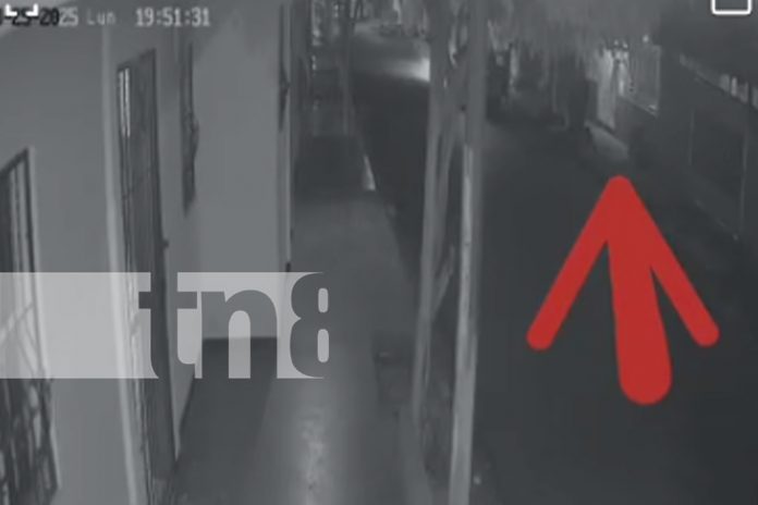 Foto: Robo con violencia captado en Managua/TN8