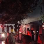 Aparente explosión de tanque provoca incendio que arrasó con vivienda en El Riguero, Managua Foto: Fuerte Incendio tras explosión en Managua/TN8