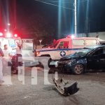 Automóvil invade preferencia y provoca choque con ambulancia en Carretera Nueva a León Foto: Accidente en Carretera Nueva a León ambulancia varada/TN8