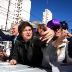 Milei huye de Buenos Aires tras protesta en pleno acto de campaña Foto: Milei no logra contener el rechazo social /cortesía