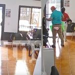 Foto: Par de sinvergüenzas roban bolso en negocio de Chinandega /TN8