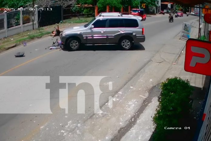 Foto: Motociclista lesionado en la carretera a Veracruz /TN8 Foto: Motociclista lesionado en la carretera a Veracruz /TN8
