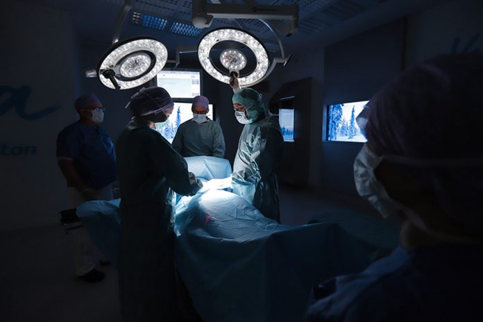 2 Foto:Mujer parpadea segundos antes de que le extraigan los órganos/Cortesía