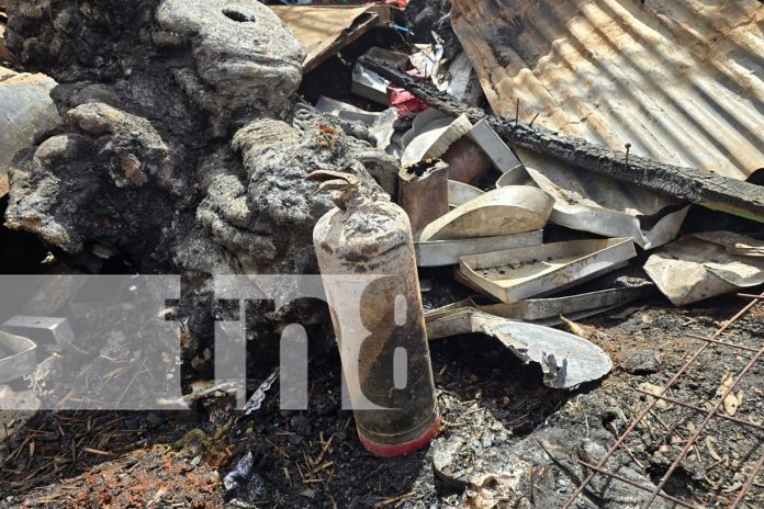 Foto: Comerciantes del Oriental tras incendio: “Todo quedó en cenizas” /TN8