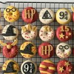 Krispy Kreme lleva Hogwarts a tu boca con donas inspiradas en Harry Potter Foto: Krispy Kreme lanza colección de donas inspirada en Harry Potter /Cortesía
