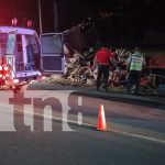 Camioncito cargado de frutas se vuelca y deja varios lesionados en Managua Foto: Camioncito cargado de frutas se vuelca en Managua/TN8