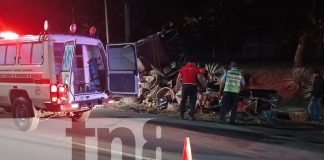 Foto: Camioncito cargado de frutas se vuelca en Managua/TN8