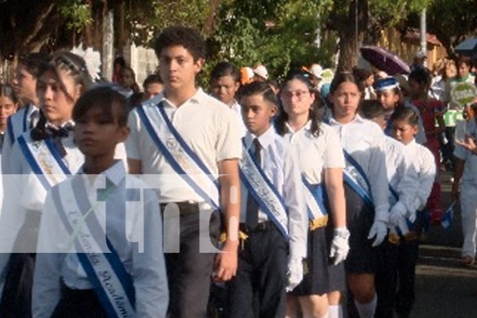2 Foto: Estudiantes y familias llenan las calles de alegría y fervor cívico en Managua/TN8