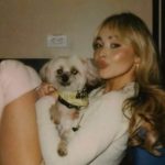 Sabrina Carpenter convierte a sus perros en estrellas de revista Foto:Los perros de Sabrina Carpenter protagonizan la portada de Dogue 2025/Cortesía